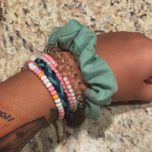 Scrunchie - Picture 8 of 11